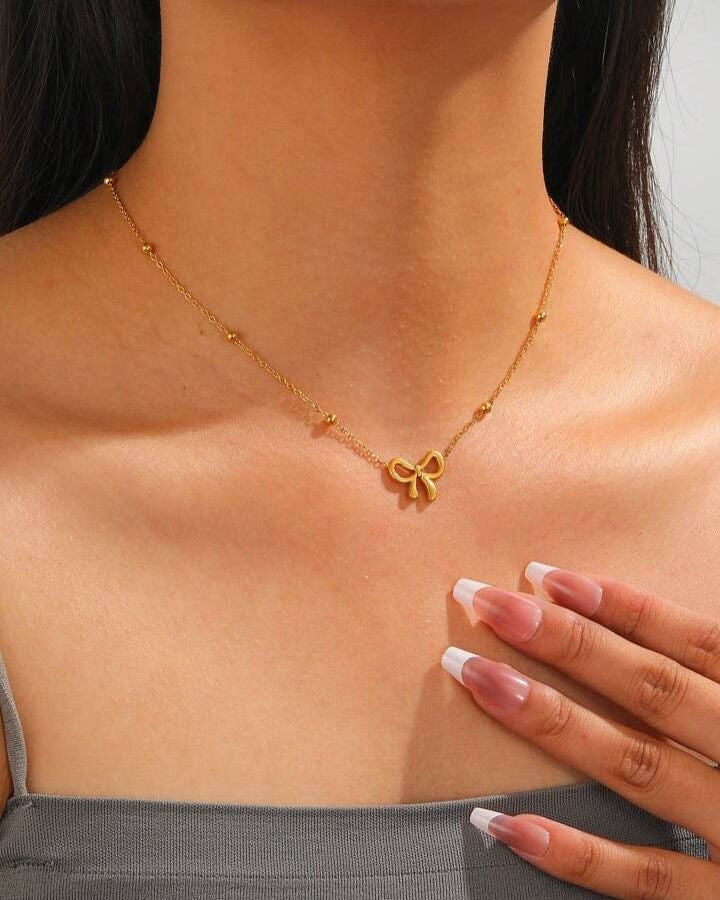 Elegant Gold Bow Pendant Necklace Perfect Gift Choice