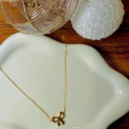 Elegant Gold Bow Pendant Necklace Perfect Gift Choice